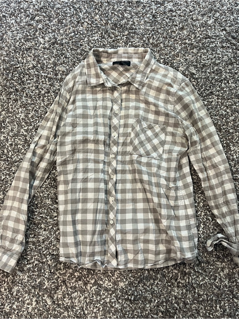 Banana Republic Women's Grey and White Plaid Button-Up Shirt